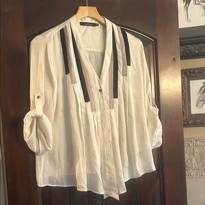 Ark & Co Sz M Blouse with Black and Cream Accents GUC